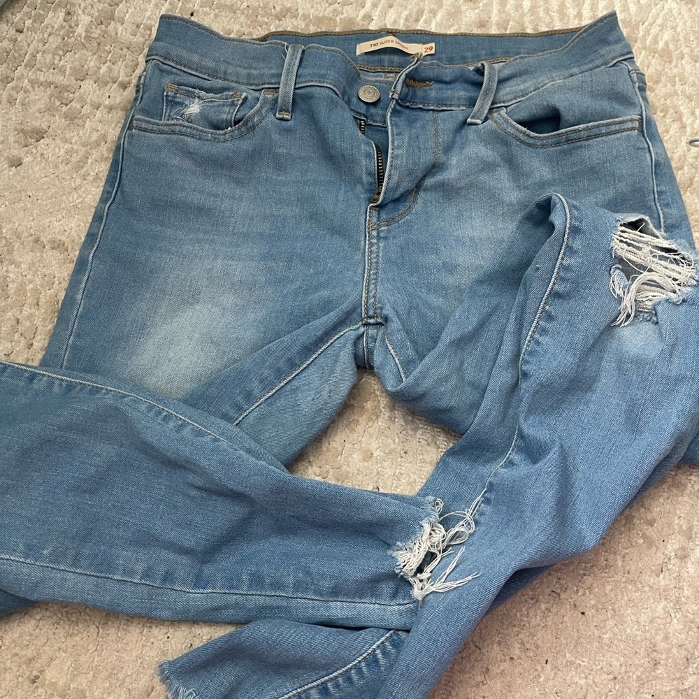 Levi’s 711 skinny Distressed Jeans